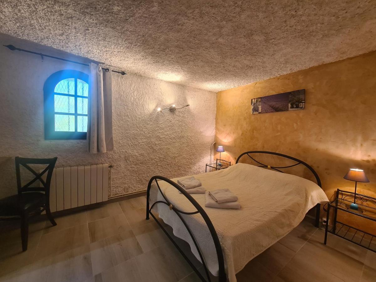 Bed and Breakfast Les Buisses En Provence Пьолан Экстерьер фото